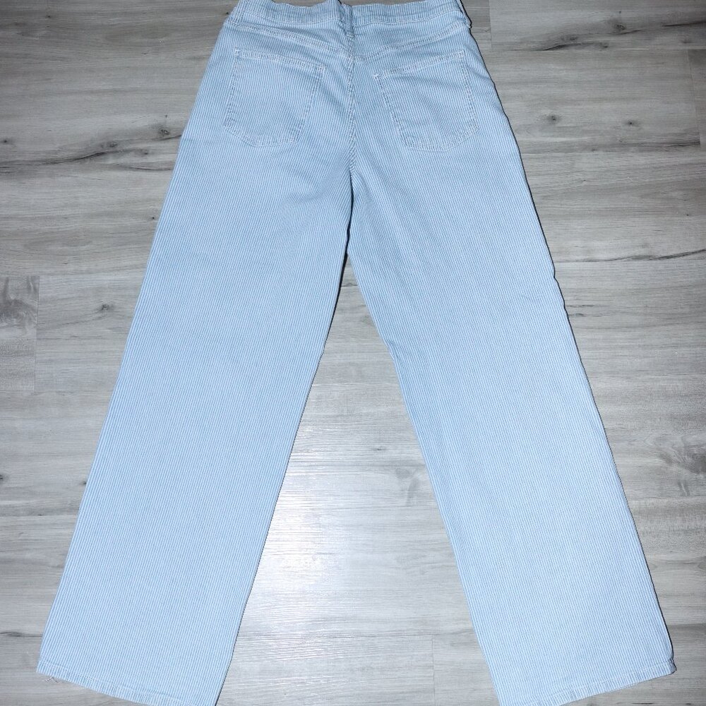 Jeans - Picture 3 of 4